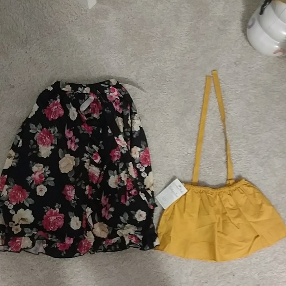 Floral ruffle maxi skirt with mustard halter crop - Picture 2 of 2